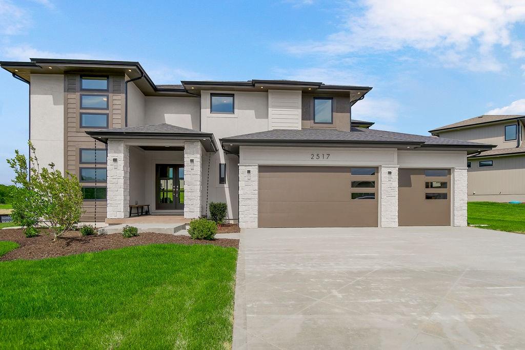 2517 NE Woodland Oak Circle - Photo 1