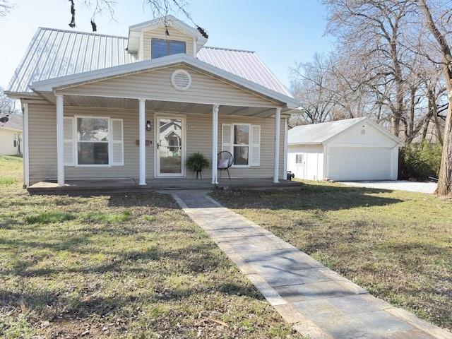 609 W Lee Street - Photo 1