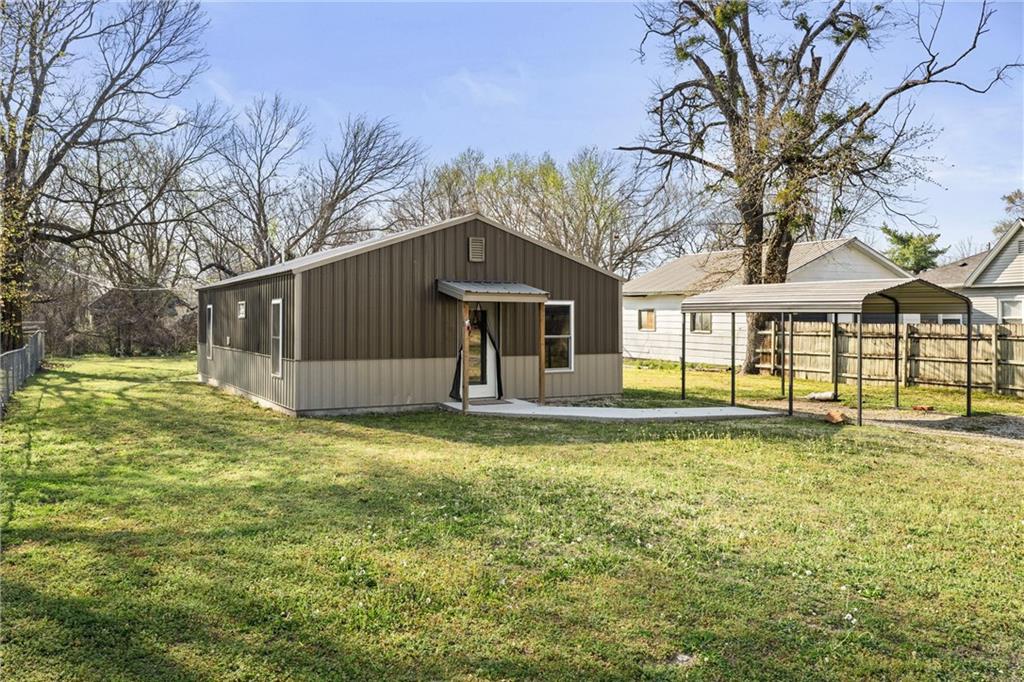 609 N Wood Street - Photo 1