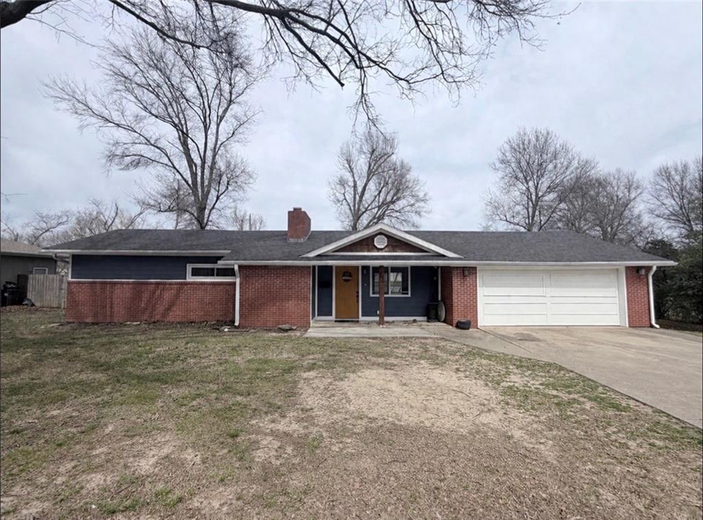 807 Lakeview Drive - Photo 1