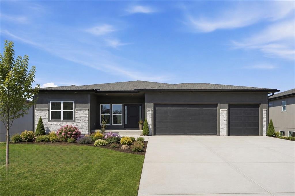 1412 NE Ernest Way - Photo 1