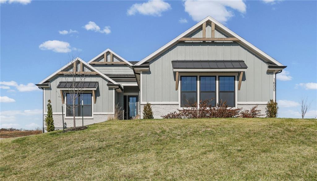 2200 S Quail Drive - Photo 1