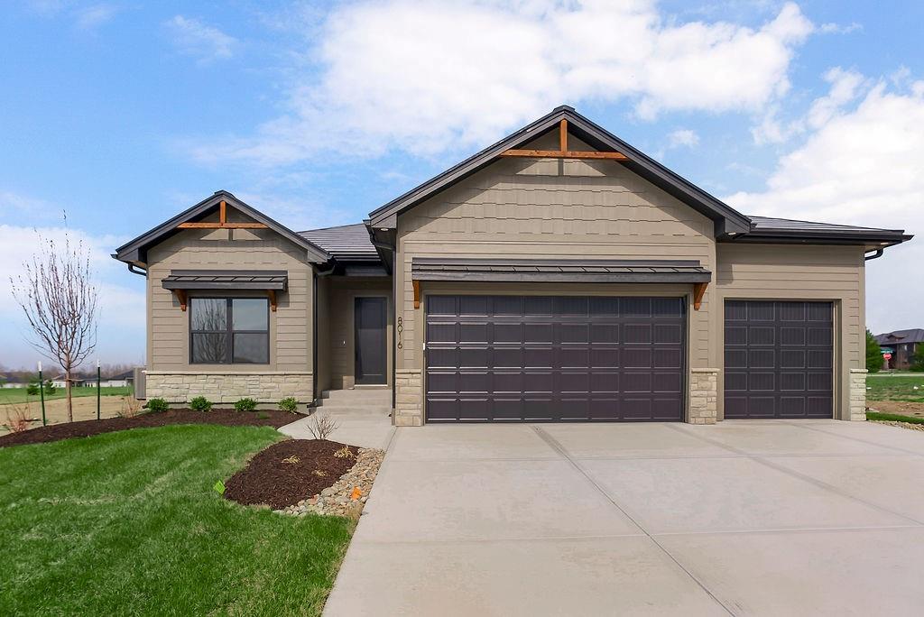 8016 SE Hoot Owl Street - Photo 1