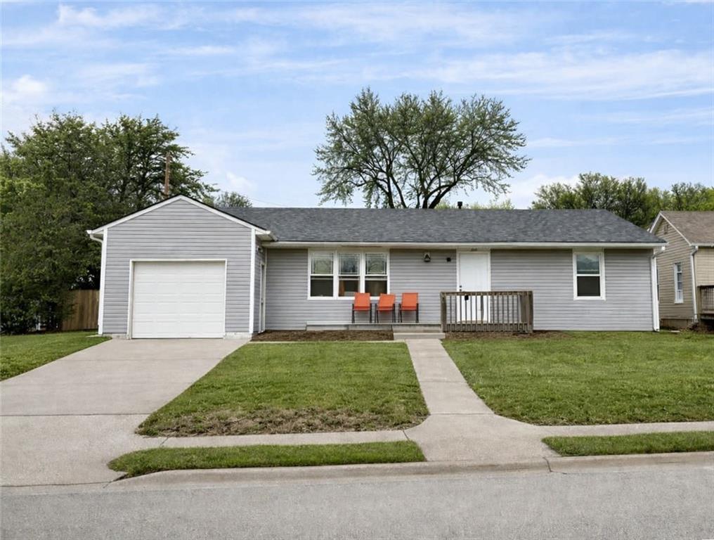 309 W 6TH Street - Photo 1