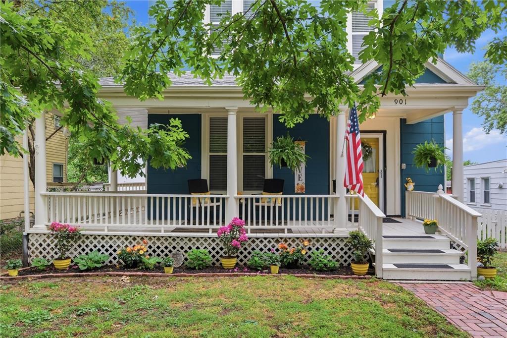 901 W White Oak Street - Photo 1