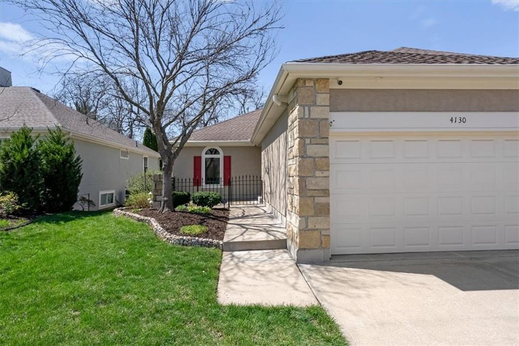 4130 SW Minnesota Drive - Photo 1