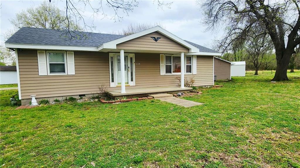 301 E Walnut Street - Photo 1