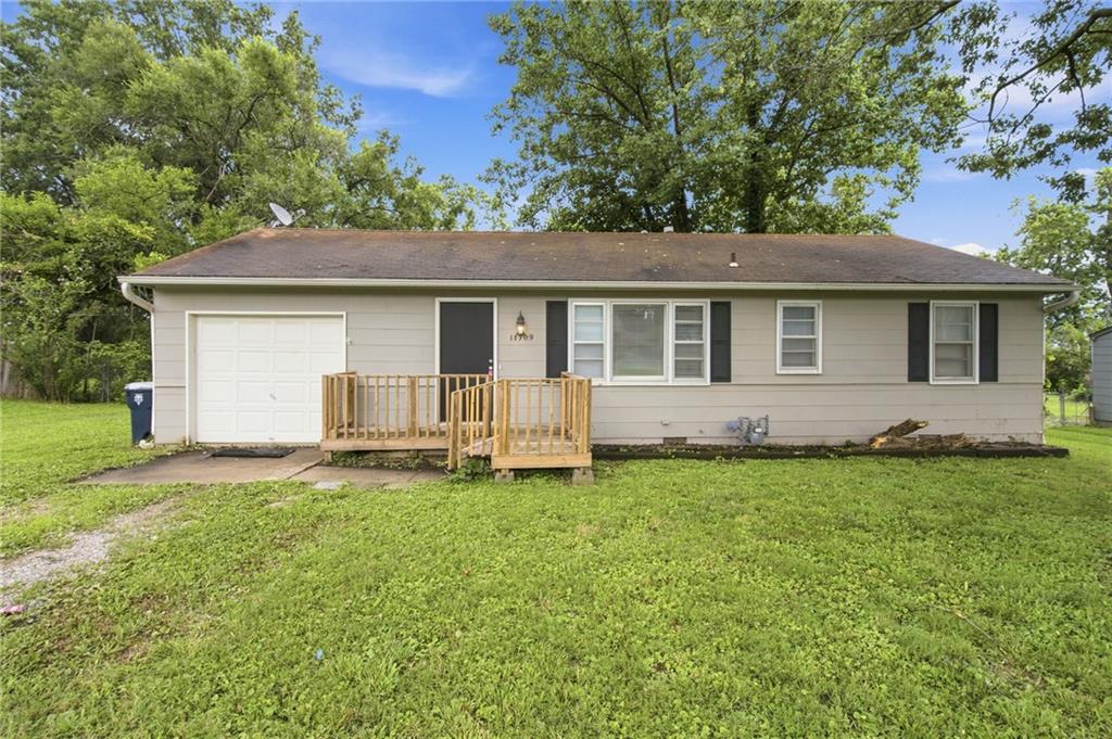 11709 Lawndale Avenue - Photo 1