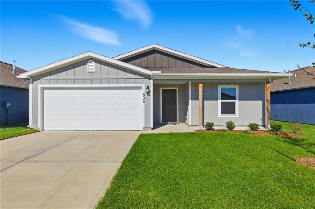 621 W Bluebird Street