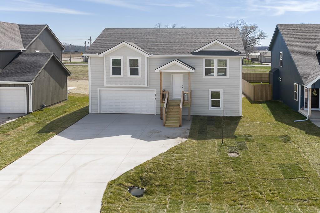 905 2nd Street - Photo 1