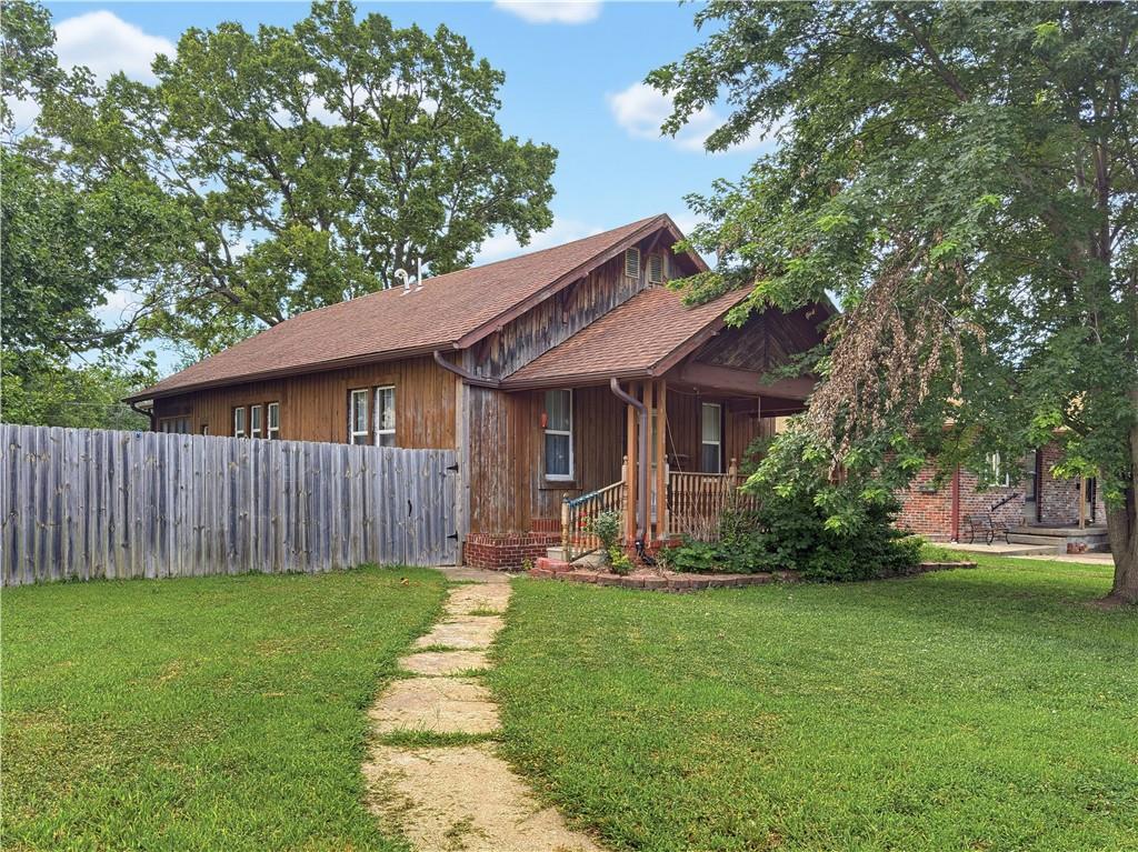 203 S Sycamore Street - Photo 1