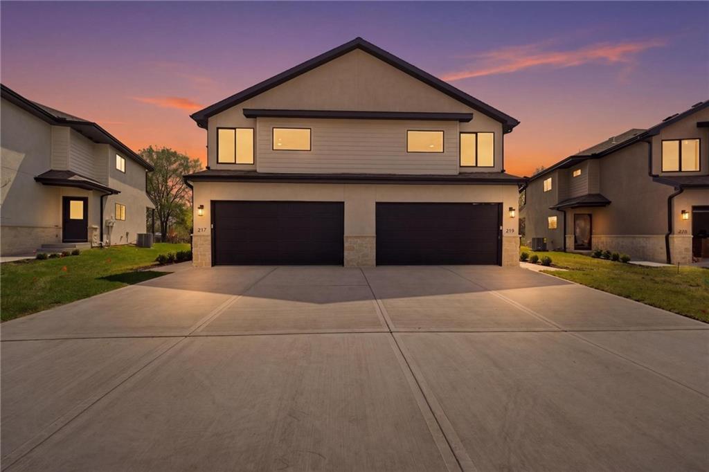 225 NW Orchard Court - Photo 1