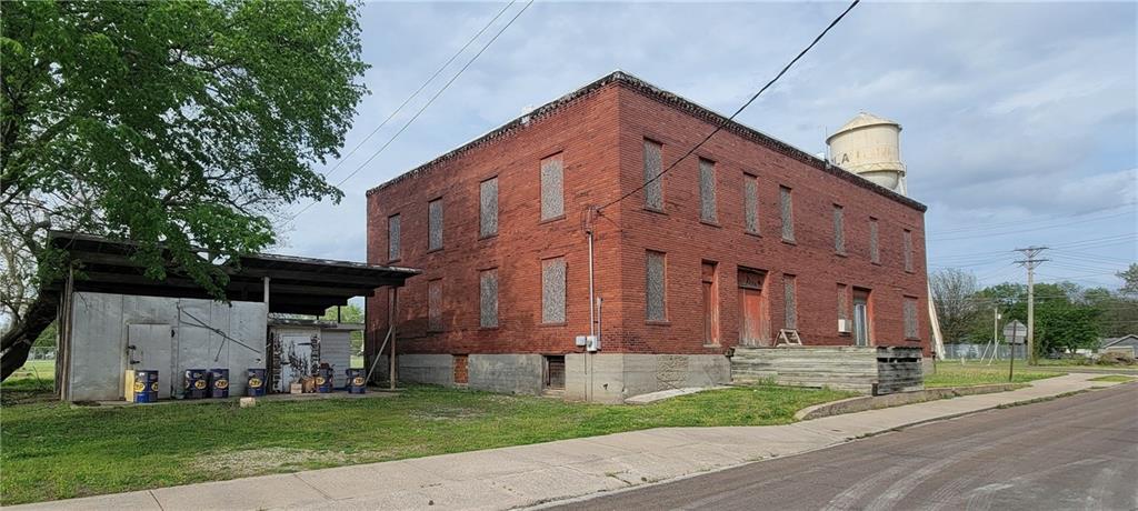 512 E Monroe Street - Photo 1