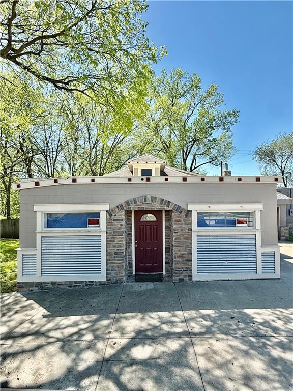 1239 W South Street - Photo 1