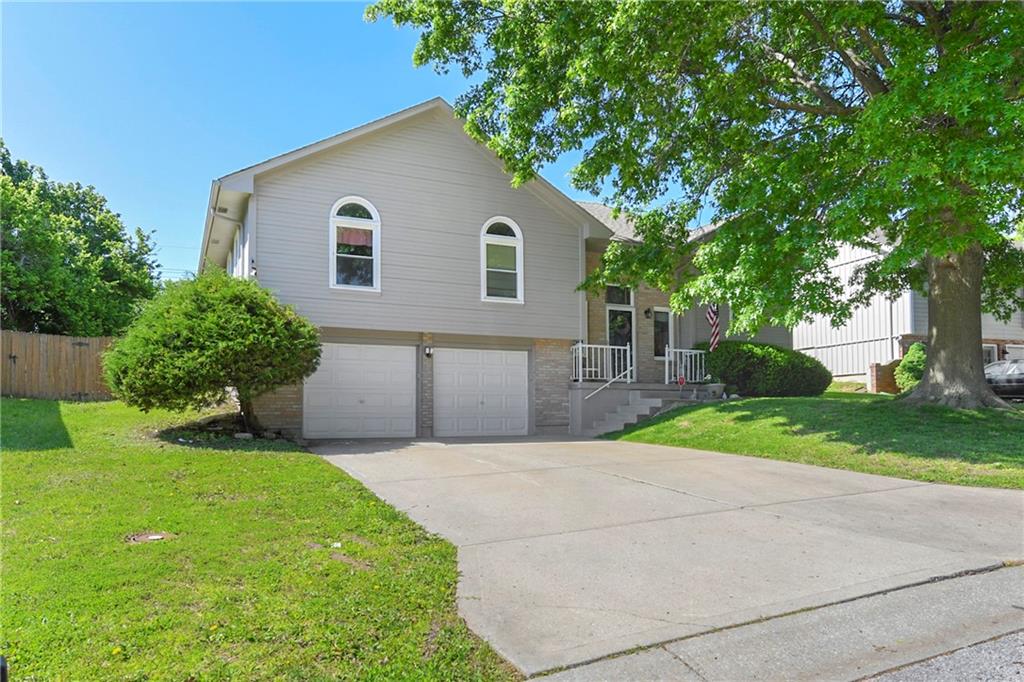 1204 NE Hunters Road - Photo 1