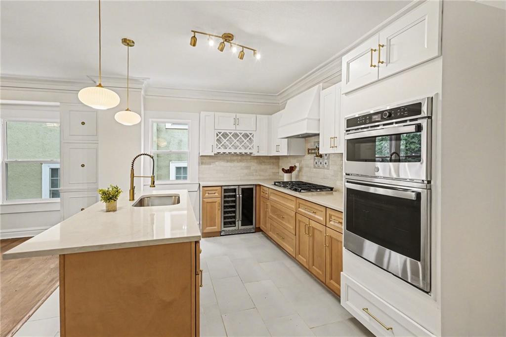 122 E 59th Street - Photo 1