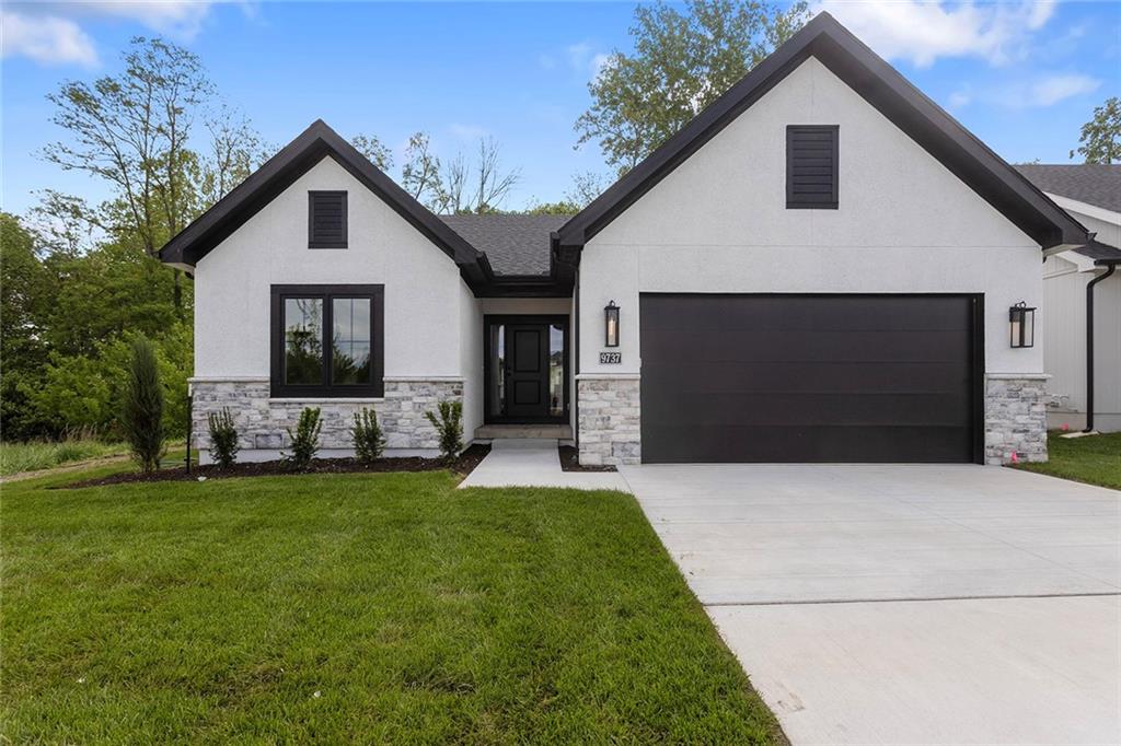 9737 N Lucerne Avenue - Photo 1