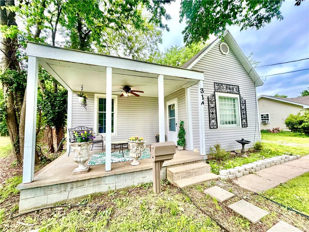 314 E Vernon Street N - Photo 1