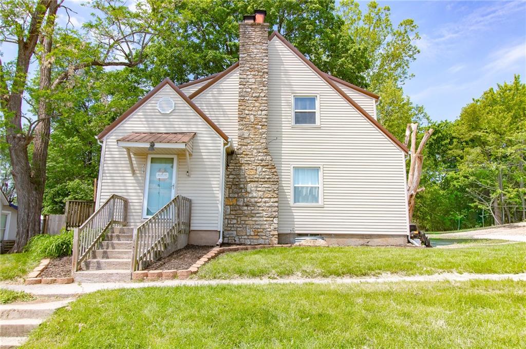 219 S FRONT Street - Photo 1