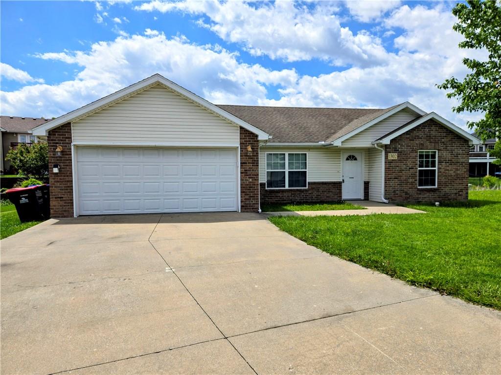 1302 Cloverleaf Court - Photo 1