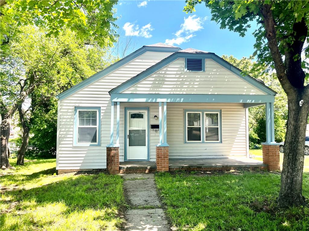 227 S Lynn Street - Photo 1