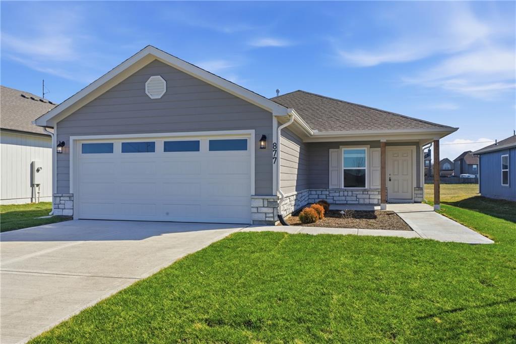 613 W Bluebird Street