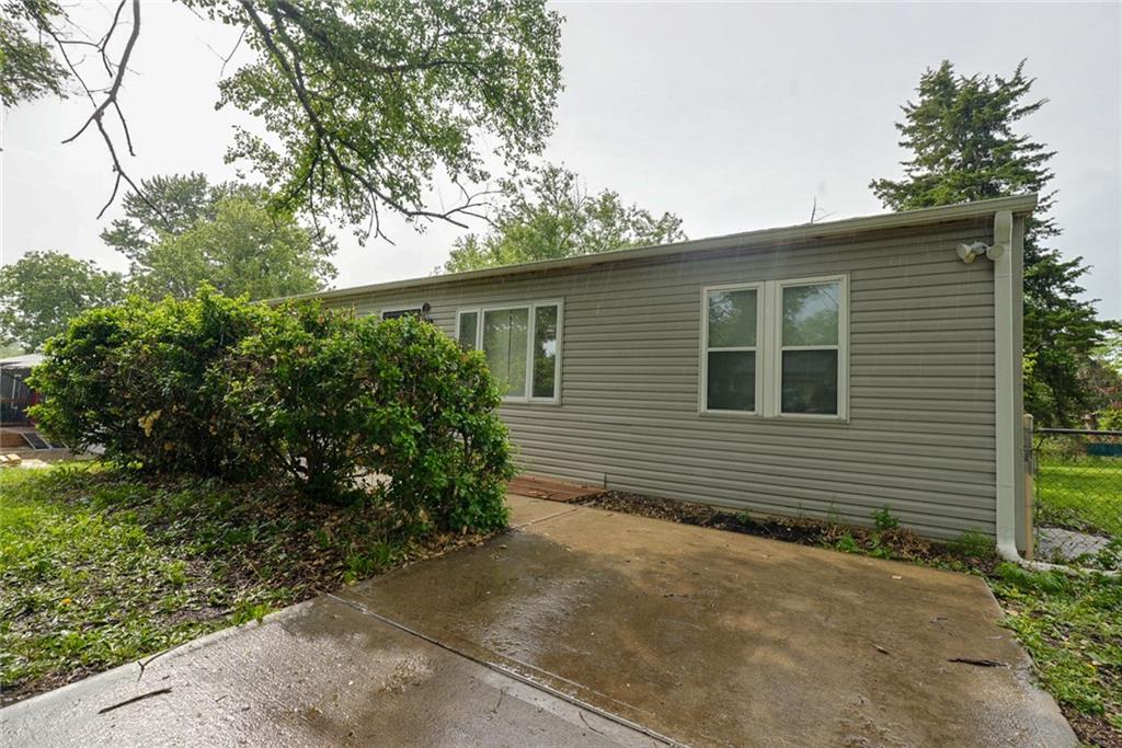 6306 E 152nd Street - Photo 1