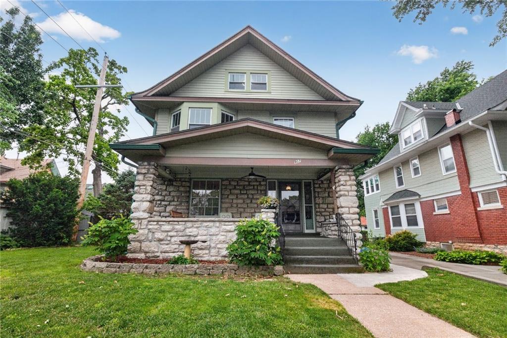 907 W 32nd Street - Photo 1