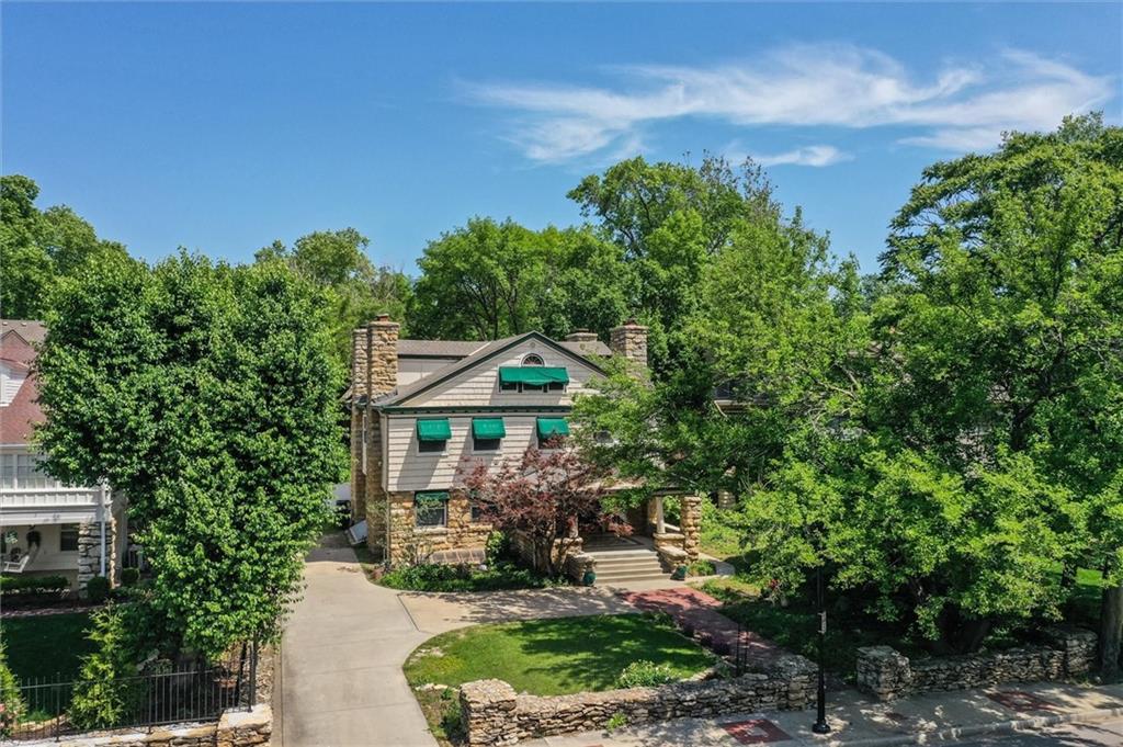 612 Emanuel Cleaver II Boulevard - Photo 1