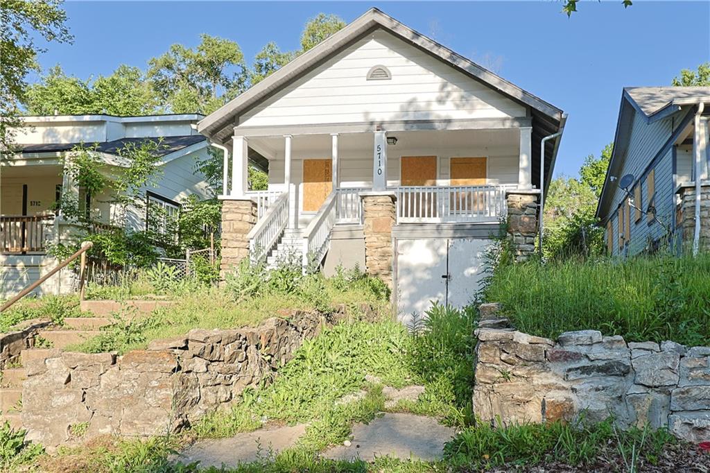 5710 Wabash Avenue - Photo 1