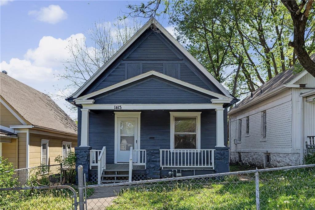 1413 Denver Avenue - Photo 1