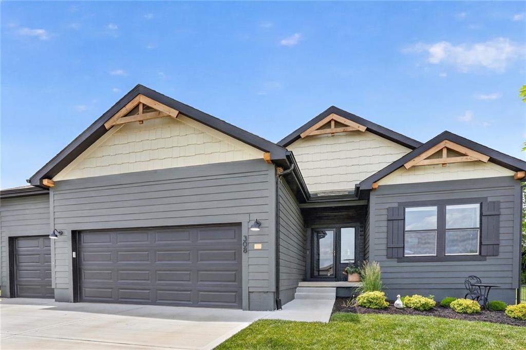 308 Woodview Drive - Photo 1