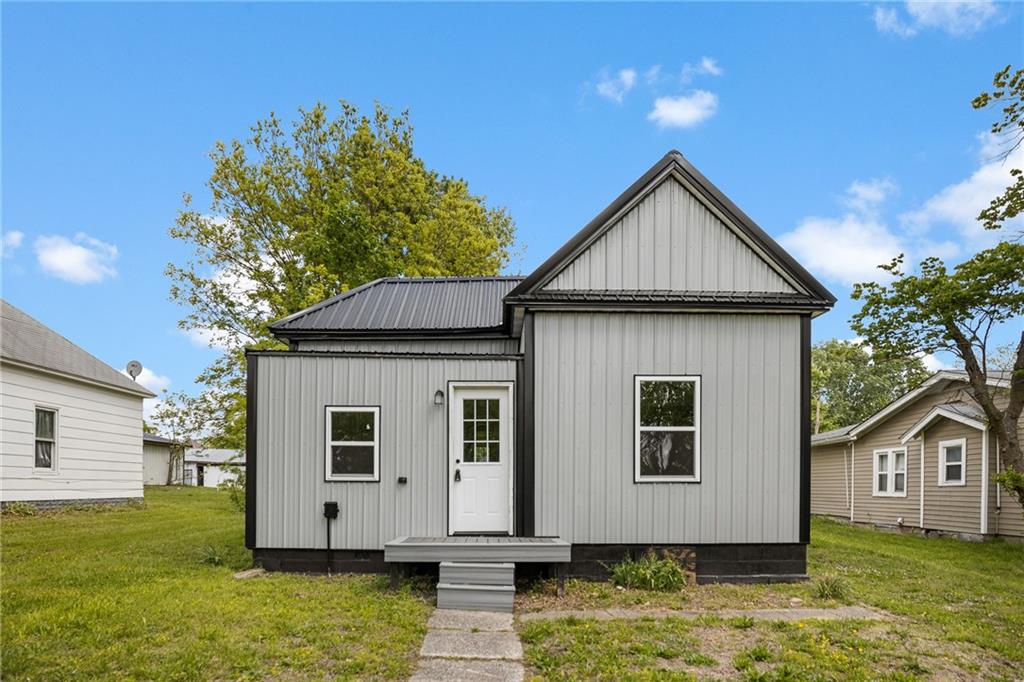 325 E Lake Street - Photo 1