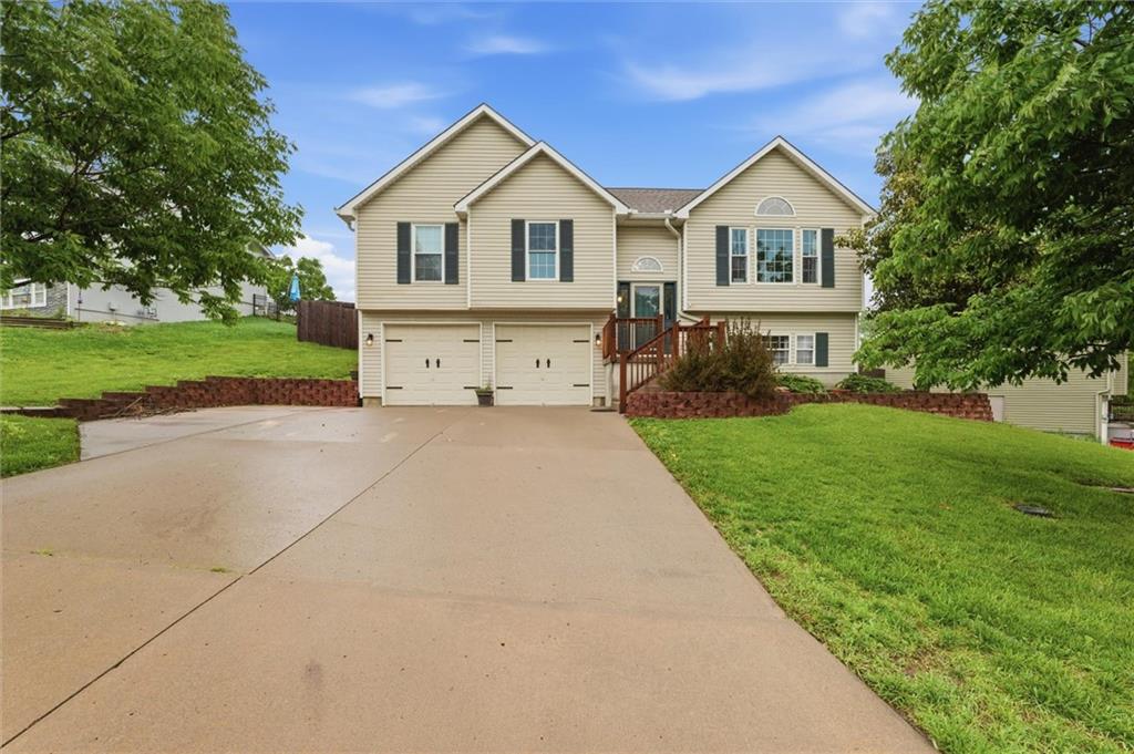 210 E Whispering Hills Boulevard - Photo 1