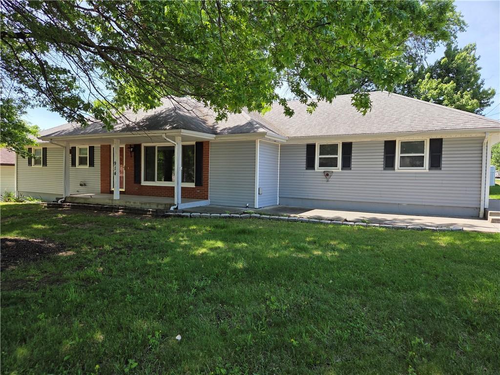 914 Fairlane Drive - Photo 1
