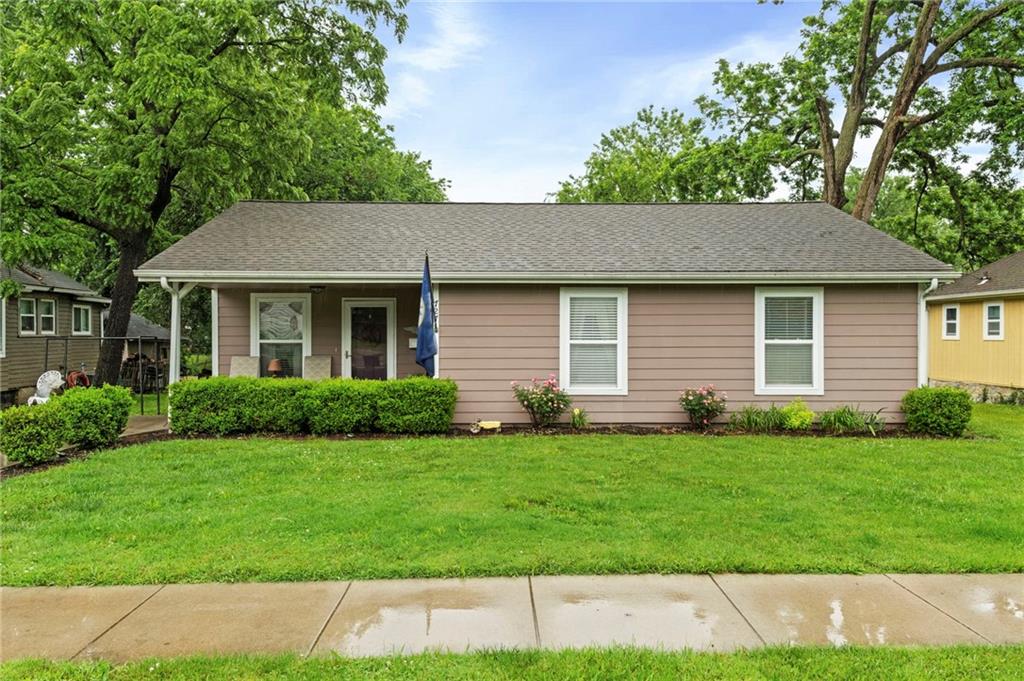 727 S Sycamore Street - Photo 1