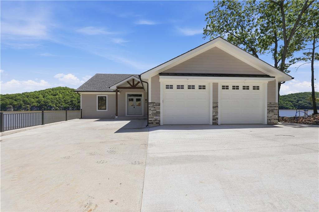 154 Lakeway Lane - Photo 1