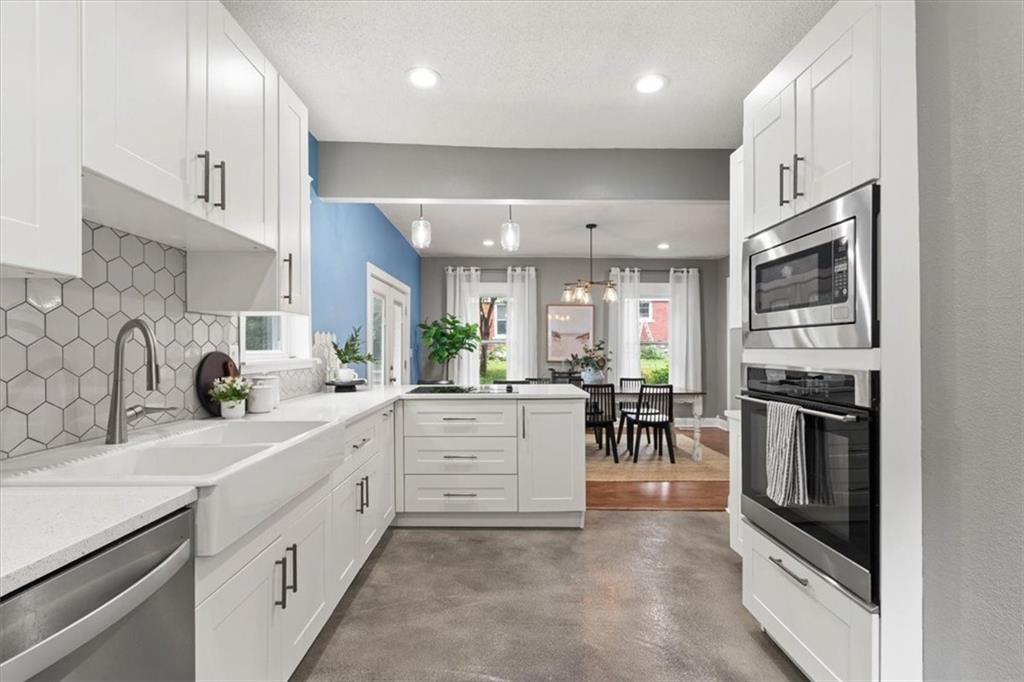 2827 CAMPBELL Street - Photo 1