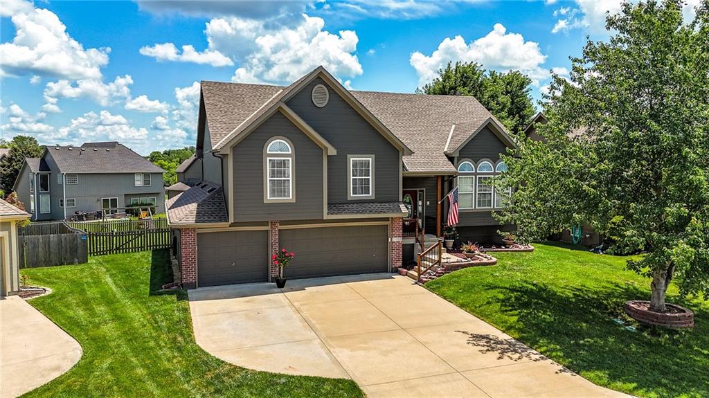2353 SW Switchback Court - Photo 1