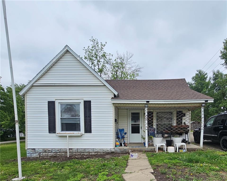 324 W 15th Street - Photo 1