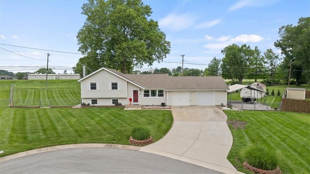 420 NW Village Court - Photo 1