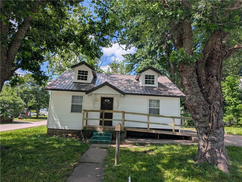 105 E Colorado Street - Photo 1