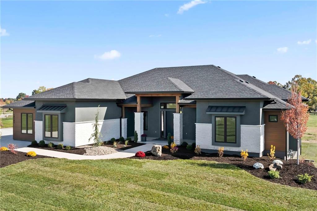 19103 Bella Terra Road - Photo 1