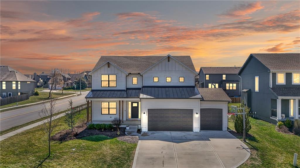 1505 SW Georgetown Drive - Photo 1