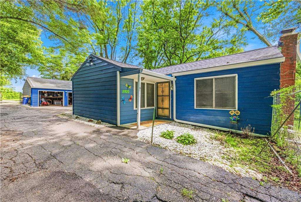8920 E 92nd Street - Photo 1