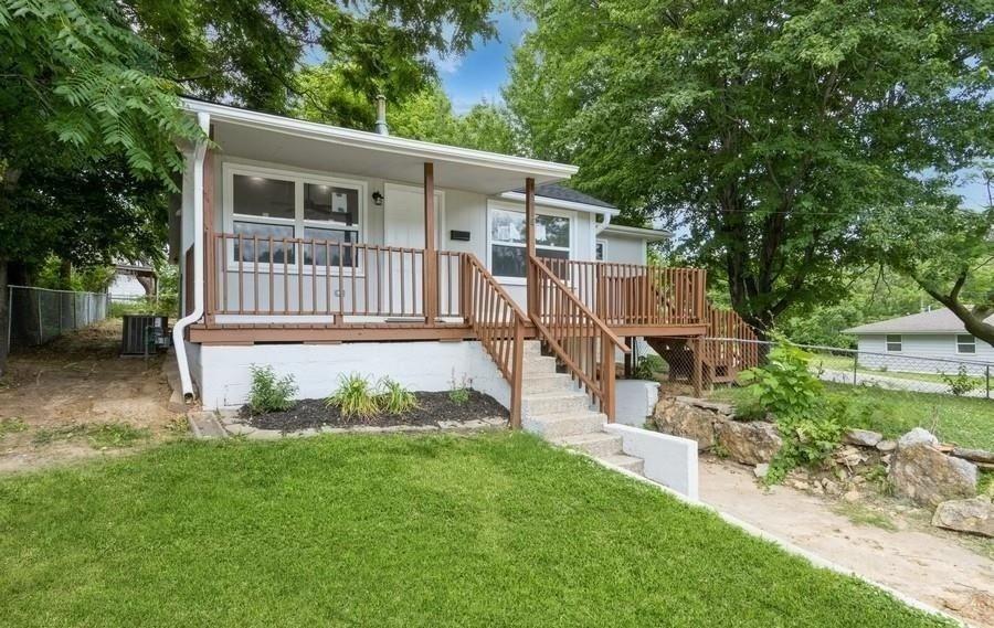 10918 E 15th Street S - Photo 1
