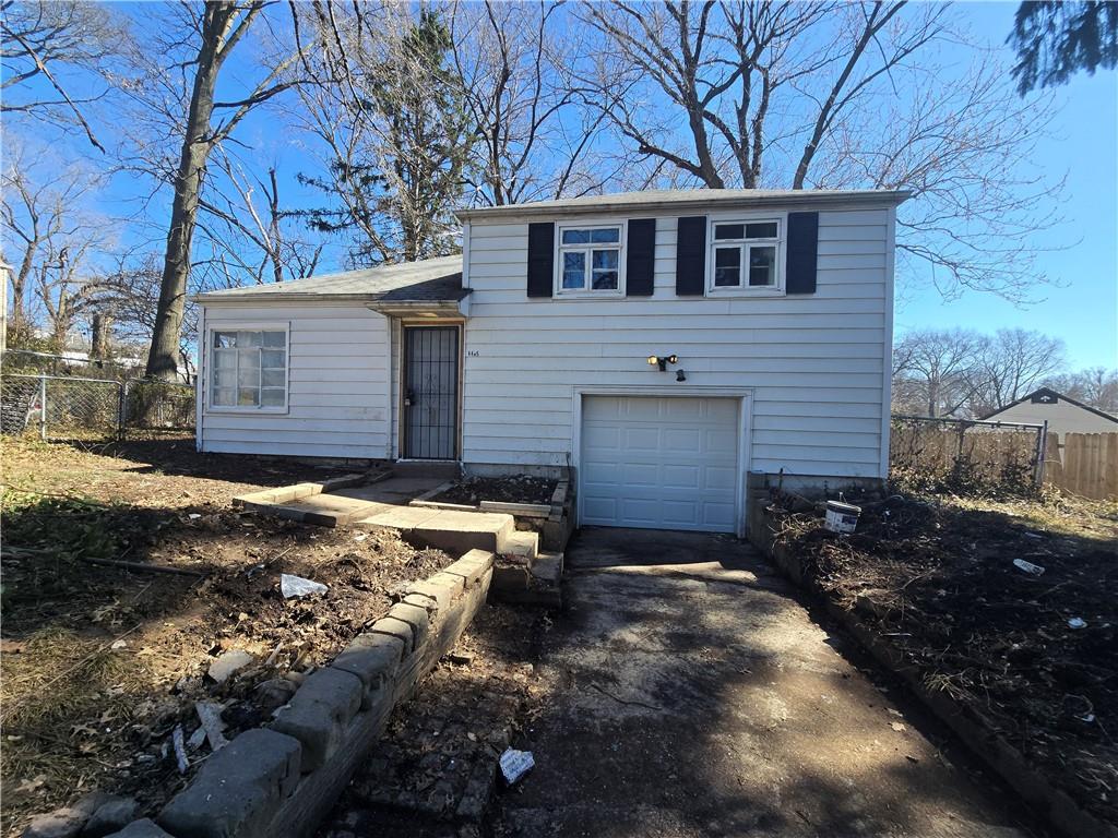 4405 N Oak Trafficway - Photo 1