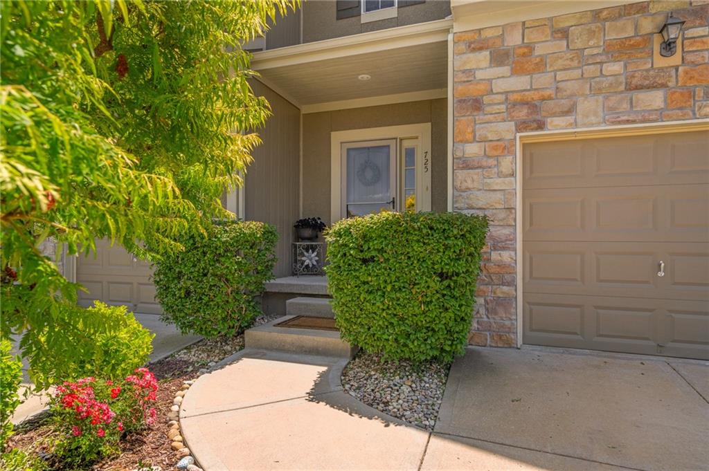725 W Jefferson Street - Photo 1