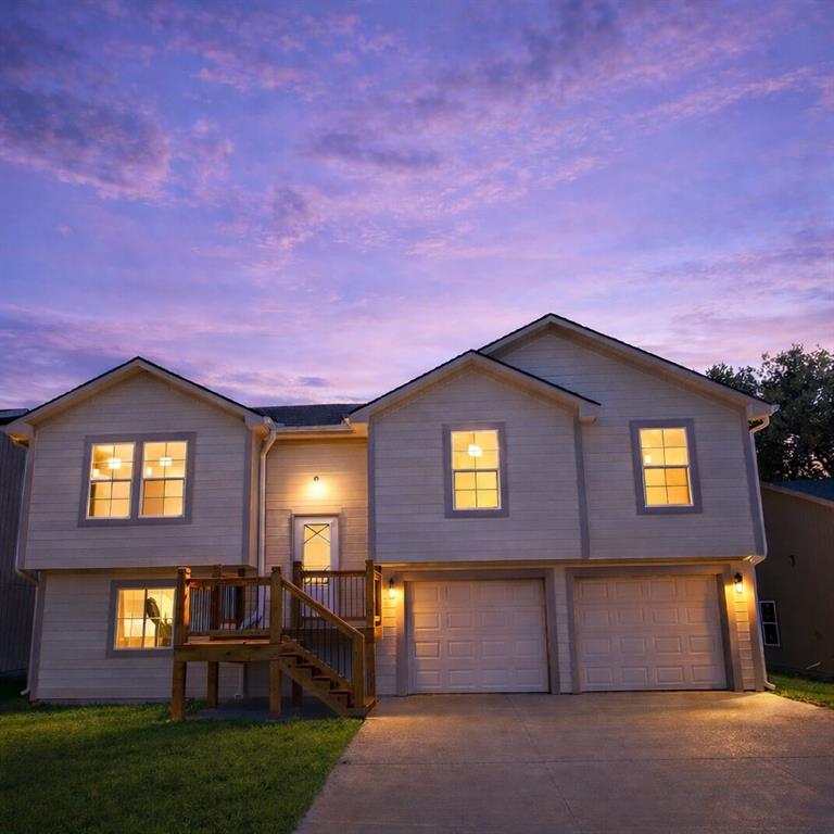 1308 NE White Oaks Lane - Photo 1