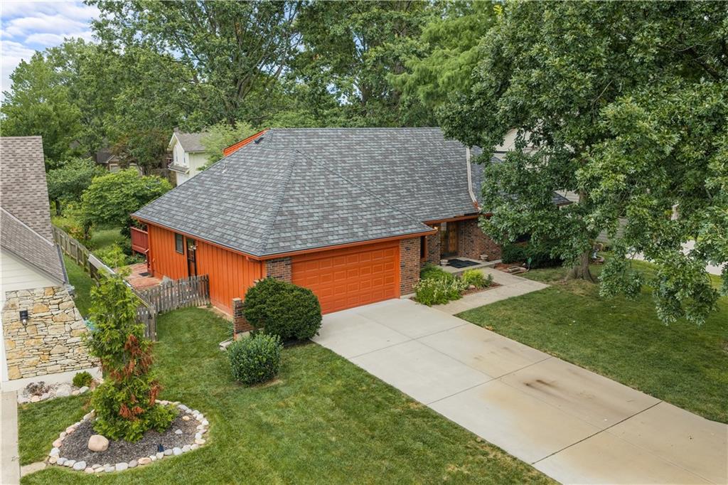 204 NW Cypress Street - Photo 1